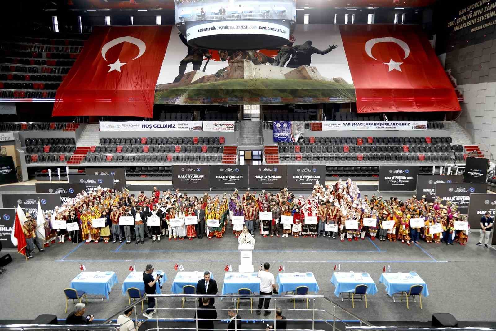 Gaziantep’te ’Türkiye Halk Oyunları Kulüpler Arası Bölge Şampiyonası’ düzenlendi
